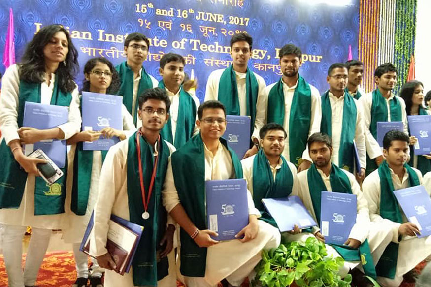 In a First, IITK Students Ditch ‘British’ Robes, Receive Degrees in