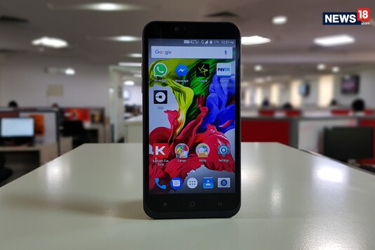 Karbonn Aura Note 2 Review - The budget Android smartphone with Fashion Eye.
(Image: News18.com) Karbonn Aura Note 2 Review - The budget Android smartphone with Fashion Eye.
(Image: News18.com)