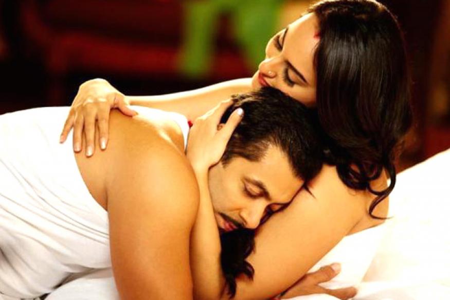 sonakshi sinha hot kiss