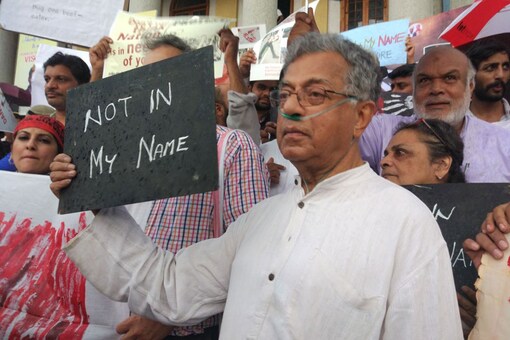 Actor and film director Girish Karnad takes part in the protest in Bengaluru (Photo: Network18)