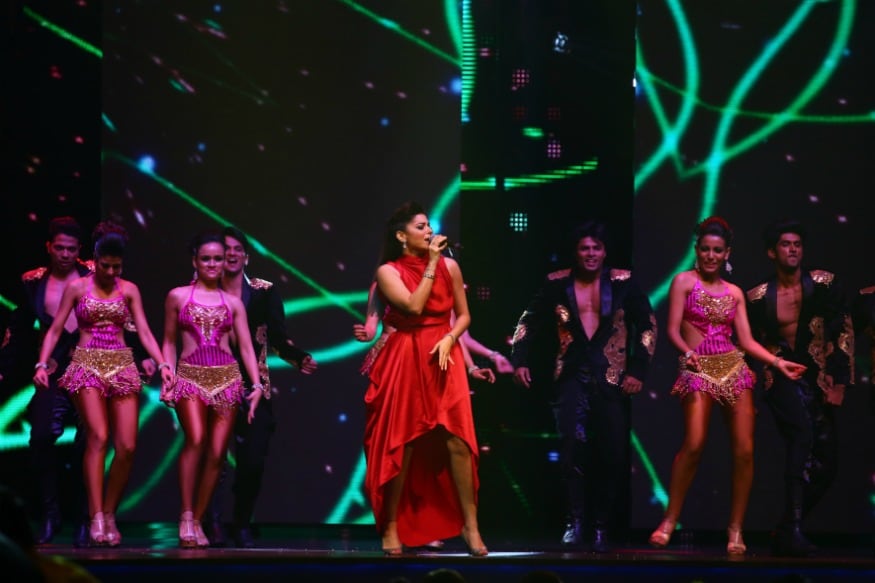 (Photo: Singer Kanika Kapoor performing at IIFA 2016/Getty Images)