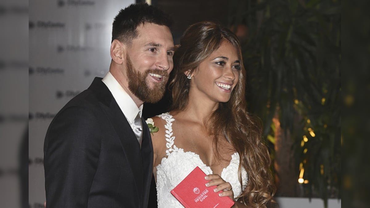 Lionel Messi Weds Childhood Sweetheart Antonella Roccuzzo - News18