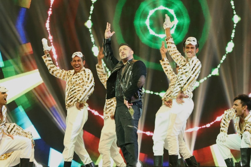 (Photo: Salman Khan performing at IIFA 2016/Getty Images)