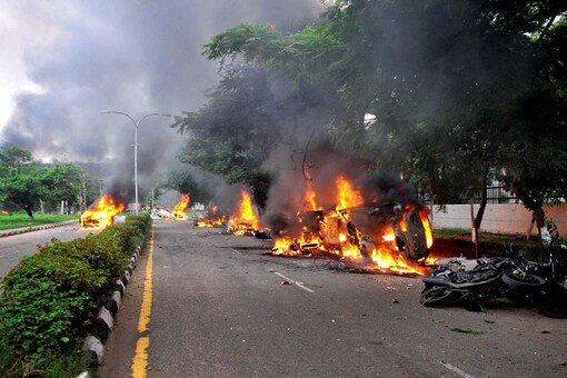 Several vehicles were set alight by Dera Sacha Sauda sect members in  Panchkula on  August 25, 2017. (AP Photo) 