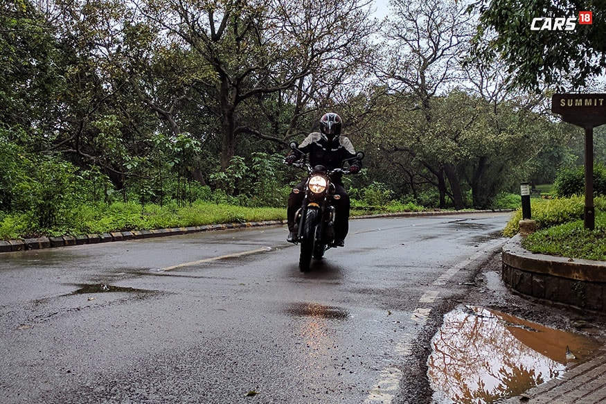 Triumph-Street-Scrambler---Riding