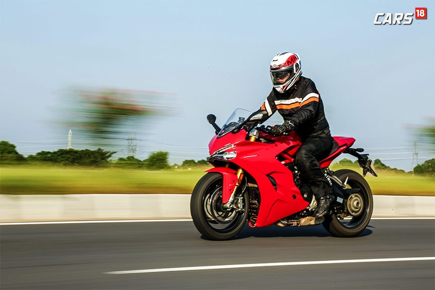 Ducati SuperSport S Riding