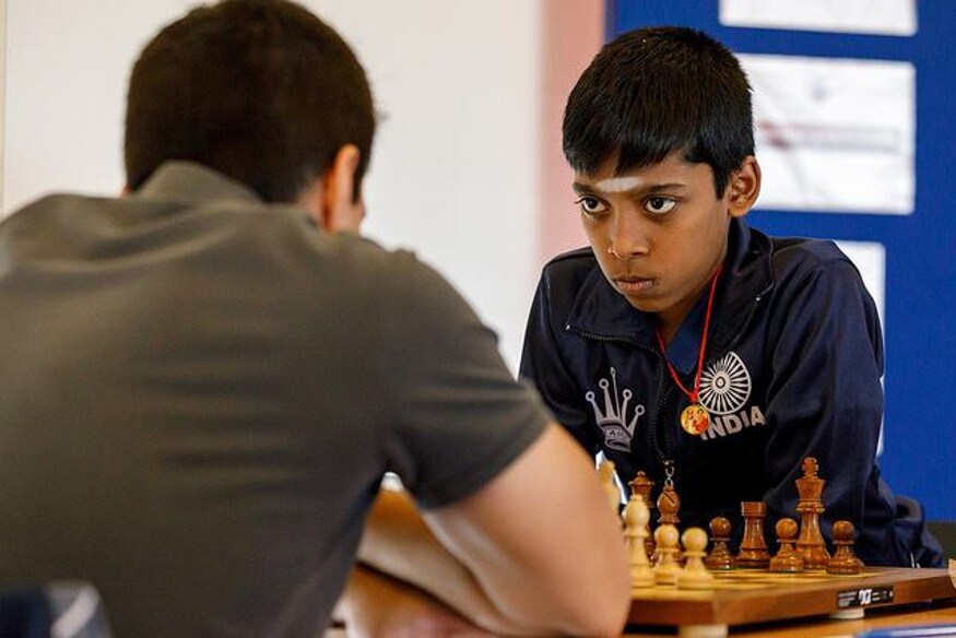 Praggnanandhaa de 12 anos Derrota 2700-GM David Howell na Ilha do