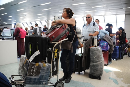 People crowd Fort Lauderdale International Airport as evacuation was underway. (Photo courtesy: AFP Relaxnews/ Michele Eve Sandberg)