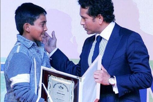 Prithvi Shaw and Sachin Tendulkar.(Twitter/ Cricketopia‏)