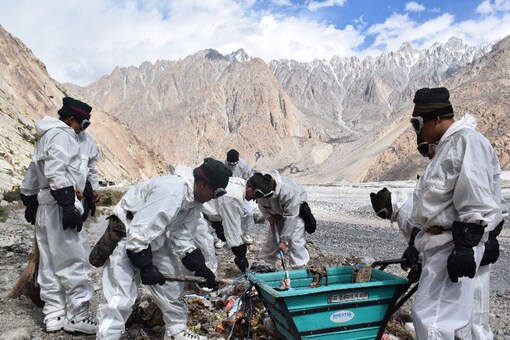 Soldiers engaged in a cleaning drive to clear Siachen Glacier of all the waste. (CNN-News18 photo) 