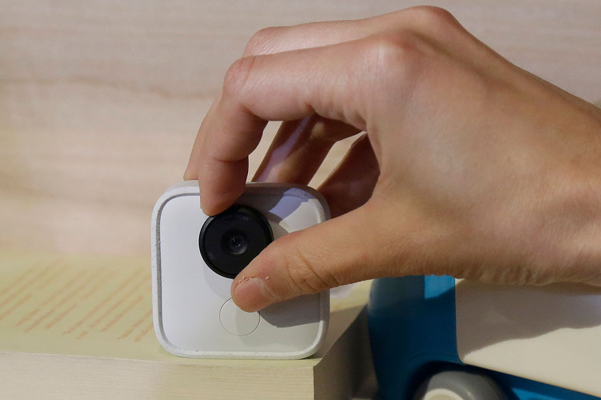 Google's Clips AI-Powered Camera Now Available on Its Online Store - News18