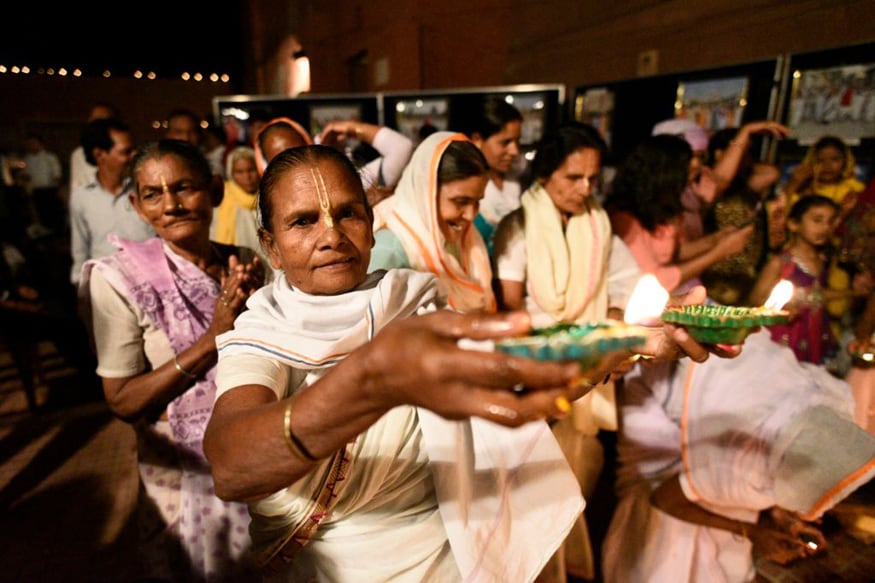 This Year, Vrindavan Widows to Celebrate 'Green Diwali' with Diyas and Rangolis