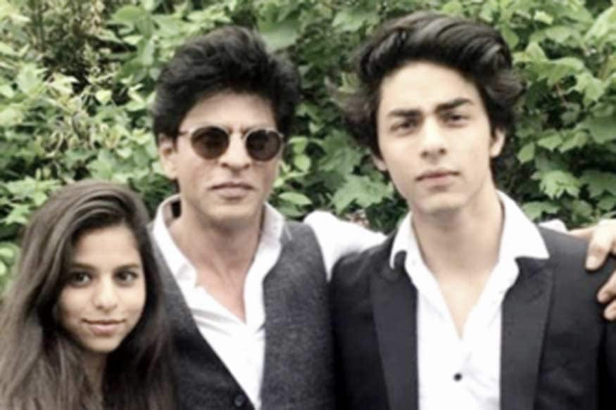 This Picture of Shah Rukh Khan's Son Aryan With a Mystery ...