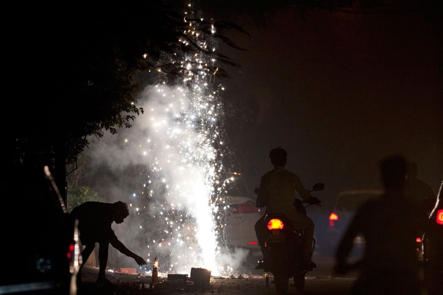 Kolkata Air Quality Dips to 'Very Poor', 93 Arrested for Bursting