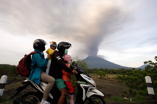 The ash cloud caused the closure of the international airport on the island of Lombok, triggering authorities to recommend the use of protective masks. (AP)