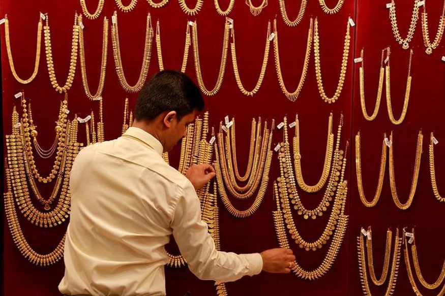 Gold Ends Year on Weaker Note, Plunges by Rs 370