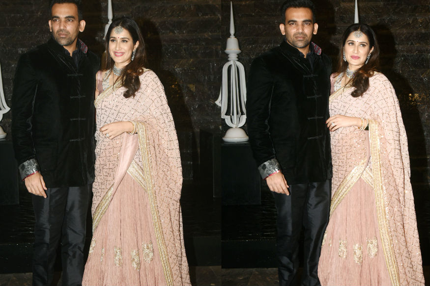 (Photo: Zaheer Khan and Sagarika Ghatge pose for the shutterbugs)