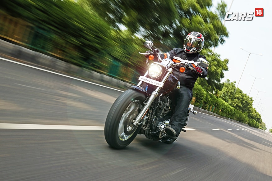 Harley-Davidson-1200-Custom-Front