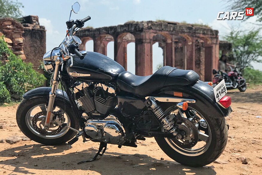 Harley-Davidson-1200-Custom-Left-Side