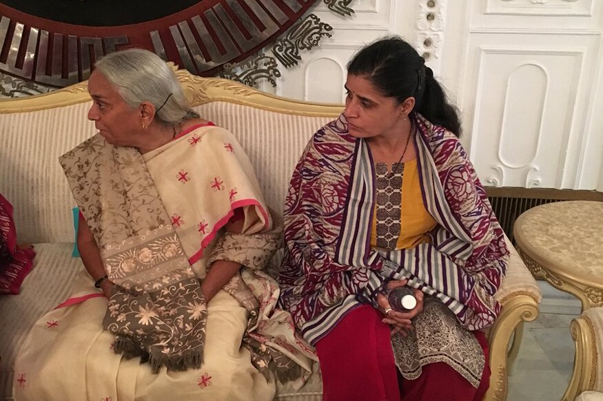 Remove Mangalsutra, Bindi picture