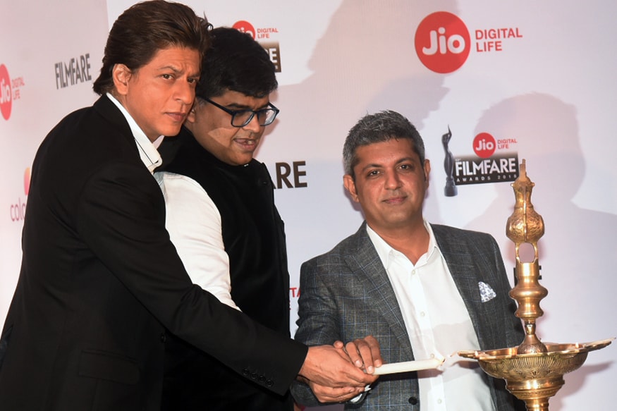 Shah Rukh Khan at Filmfare Awards 2018 Press Conference - News18
