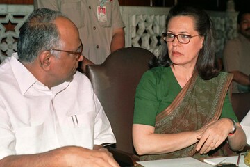 Sonia Gandhi Sex Video - OPINION | Sonia's Foreign Origin: When a Maratha Strongman Rebelled Against  First Family of Congress