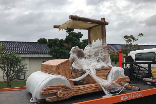 Malaysian Sultan Johar Gets His Own Flintstone Car