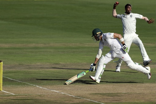 India's Hardik Pandya, right, trows the ball to run out South Africa's batsman Hashim Amla‚ as teammate Faf du Plessis‚ left, runs home safe during the first day of the second cricket test match between South Africa and India at Centurion Park in Pretoria. (AP)