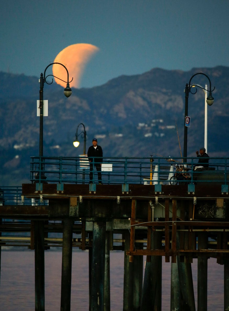 30 Amazing Pictures of Rare ‘Super Blue Blood Moon’ Eclipse - News18