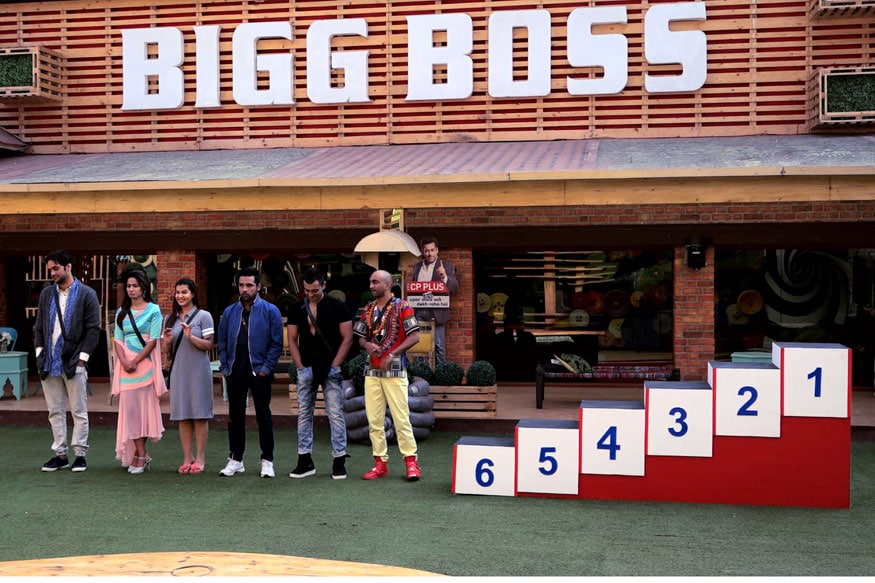 Bigg Boss 11, January 4, 2018 Update: Puneesh, Luv Lose Ticket To Finale; Prize Money Is Back To Rs 50 Lakh Bigg Boss 11, January 4, 2018 Update: Puneesh, Luv Lose Ticket To Finale; Prize Money Is Back To Rs 50 Lakh