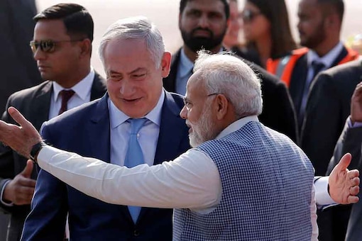 Israeli Prime Minister Benjamin Netanyahu is welcomed by PM Narendra Modi upon his arrival at Air Force Station Palam in New Delhi on January 14, 2018. (REUTERS)