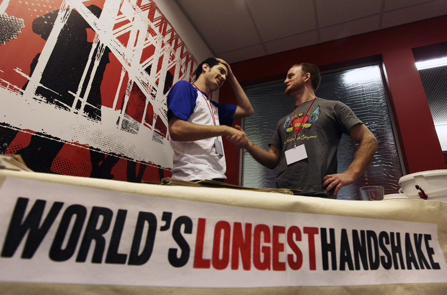 இப்படியும் கின்னஸ் ? வினோதமான சாதனைகளின் பட்டியல் - பாகம் 2 6 இப்படியும் கின்னஸ் ? வினோதமான சாதனைகளின் பட்டியல் - பாகம் 2