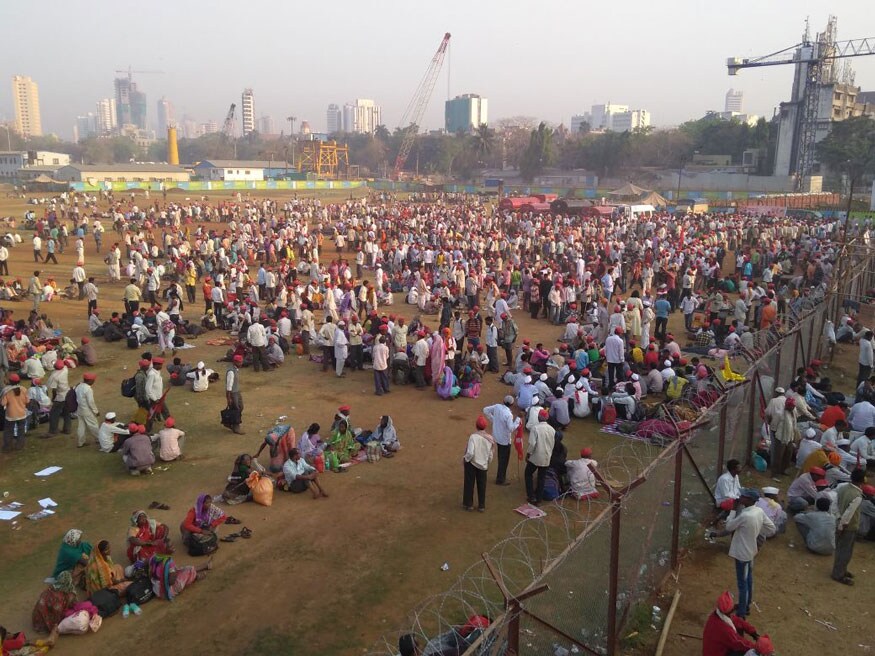 Farmers' Protest: Demonstrators Throng Azad Maidan in Mumbai - News18