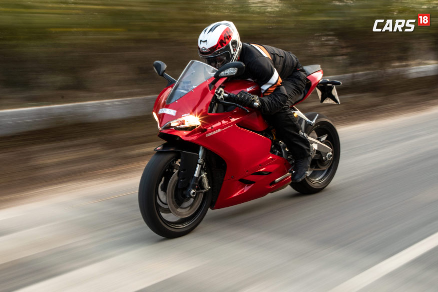 Ducati-959-Panigale-riding
