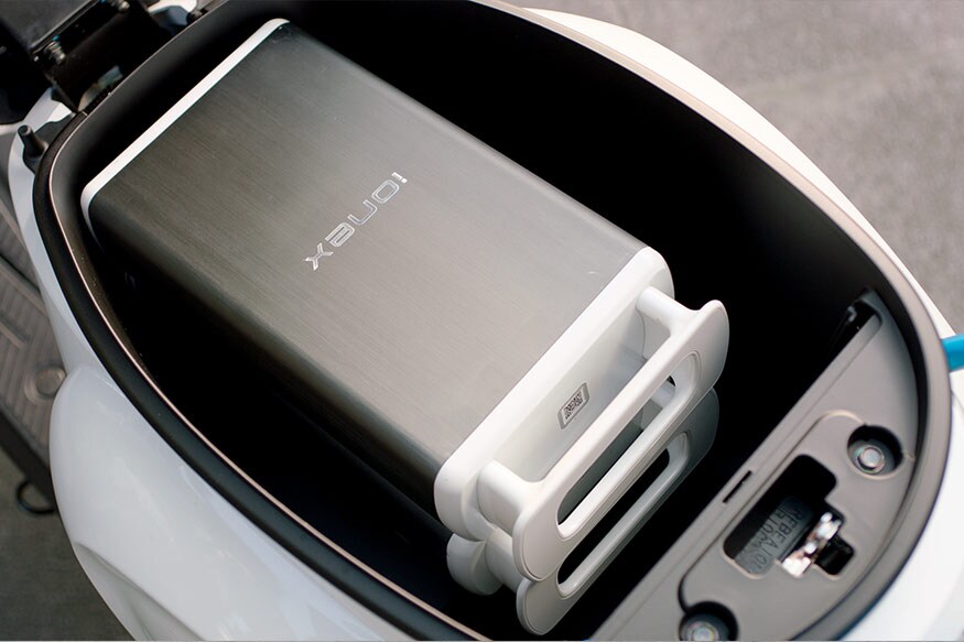 Kymco-Ionex-storage-space