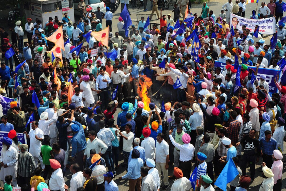 News18 Explainer How The Government Identifies Scs And Sts In India The scheduled caste (scs) and scheduled tribes (sts) are officially designated groups of people in india. government identifies scs and sts in india