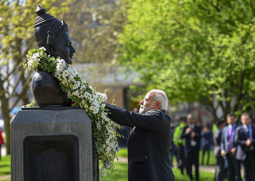 Prime Minister Narendra Modi pays homage at the statue of 12th century Indian philosopher Basaveshwara in London. (Image: PTI)