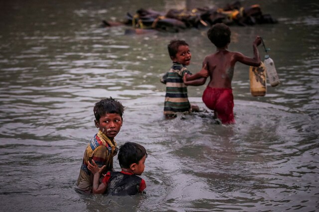 Rohingya siblings fleeing violence hold one another. (Image: Reuters)