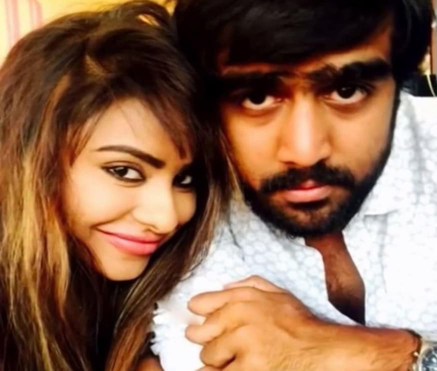 Intimate Photos Of Sri Reddy & Abhiram Daggubati Go Viral - News18