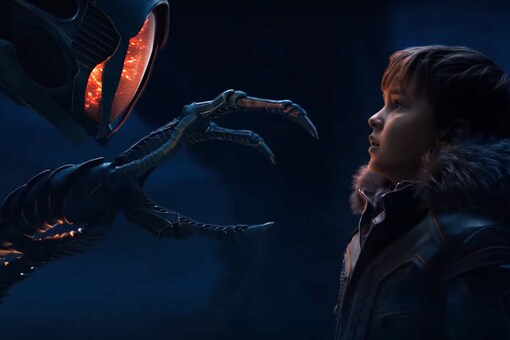 Lost In Space Review: A Family-Based Sci-Fi Drama You Cannot Binge Watch