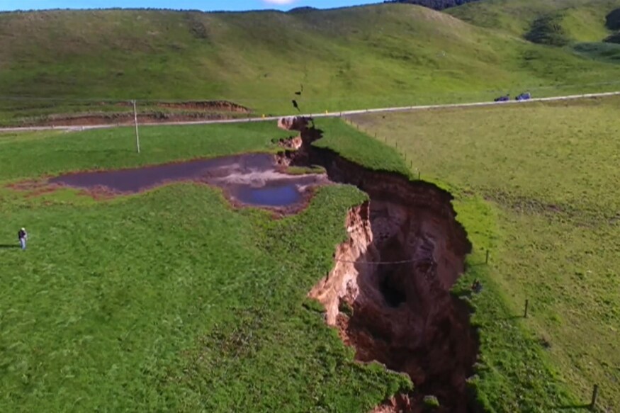 new zealand sinkhole reveals glimpse into 60,000