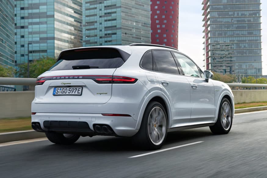 2019-Porsche-Cayenne-E-Hybrid-from-the-back