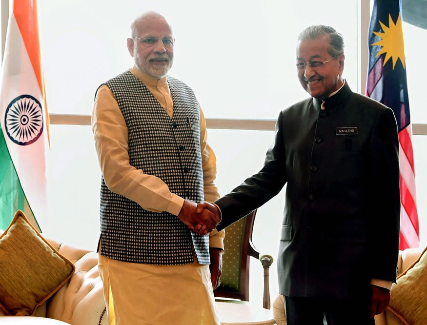 Pics Pm Modi Meets Malaysian Pm Mahathir Bin Mohamad