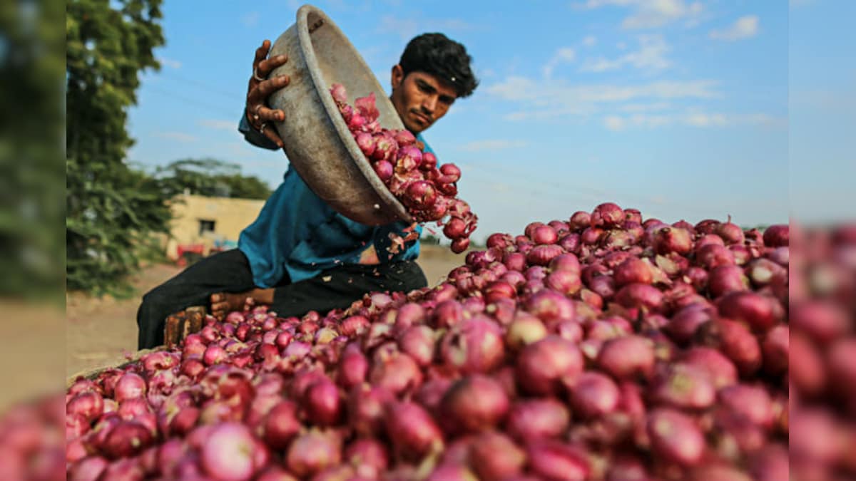 Farmers Halt Onion Auction at India's Largest Wholesale Market in