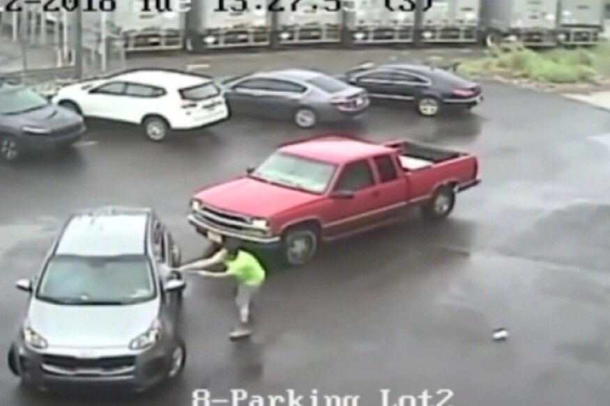 Watch Raging Driver Attacks Vehicle With Sledgehammer News18