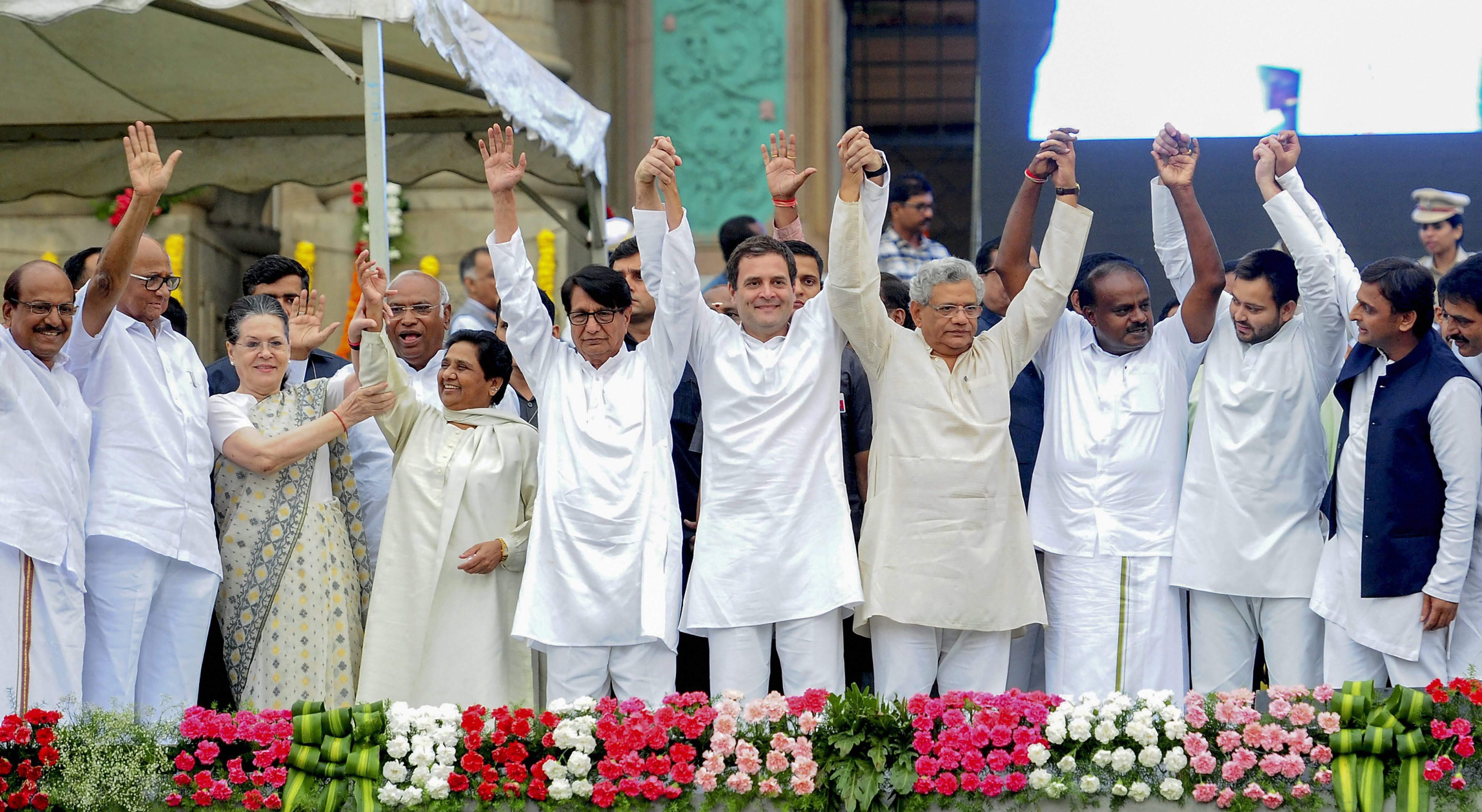 4800px x 2630px - Sonia Gandhi's Hongi Hug Swings 2019 Spotlight on Mayawati vs Modi - News18
