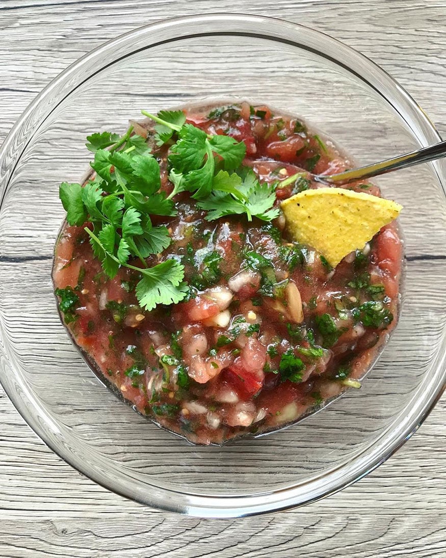 Oats Methi Khakhra & Salsa - Lastly, for the ones who like their breakfast light & fresh yet finger licking good; a plate of Oats Methi Khakhra accompanied with fresh Salsa salad is enough to kickstart the day. (Image: Instagram)