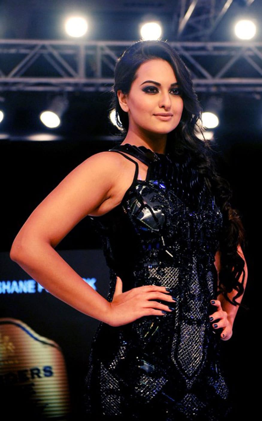 sonakshi sinha latest ramp walk