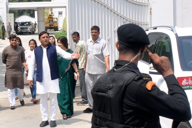Former UP chief minister Akhilesh Yadav and family leave the official bungalow on Vikramaditya Marg in Lucknow on June 2, 2018. (PTI)