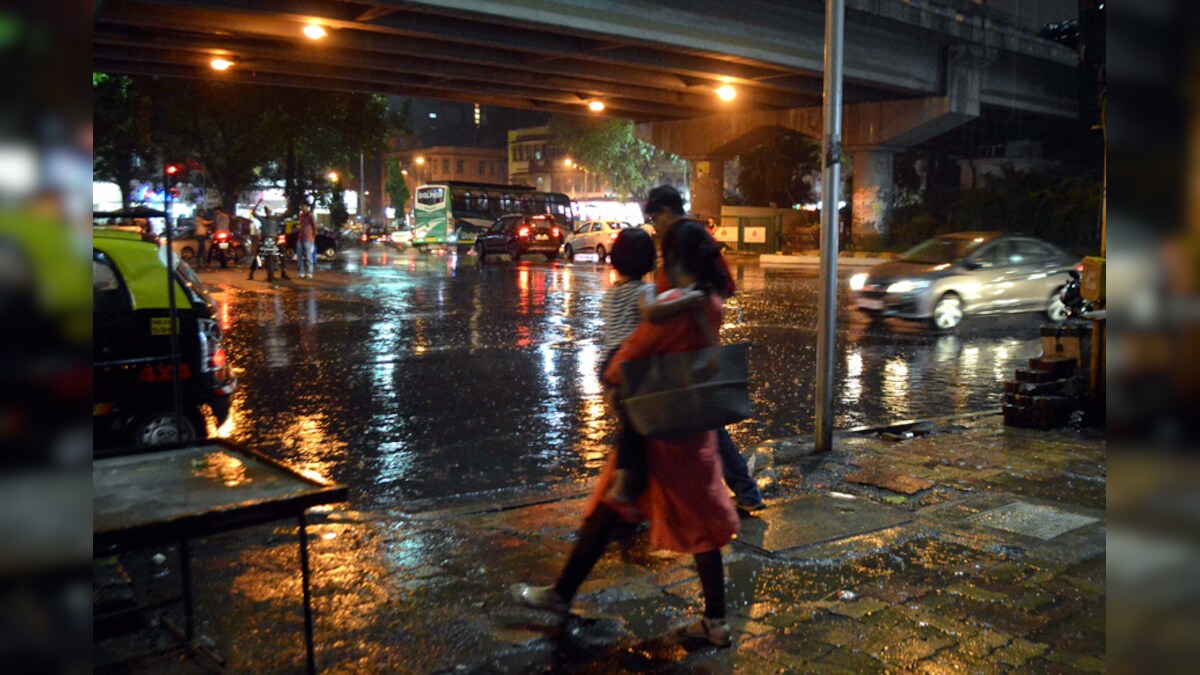 3 Dead as Heavy Premonsoon Showers Lash Mumbai; Flight Operations Hit